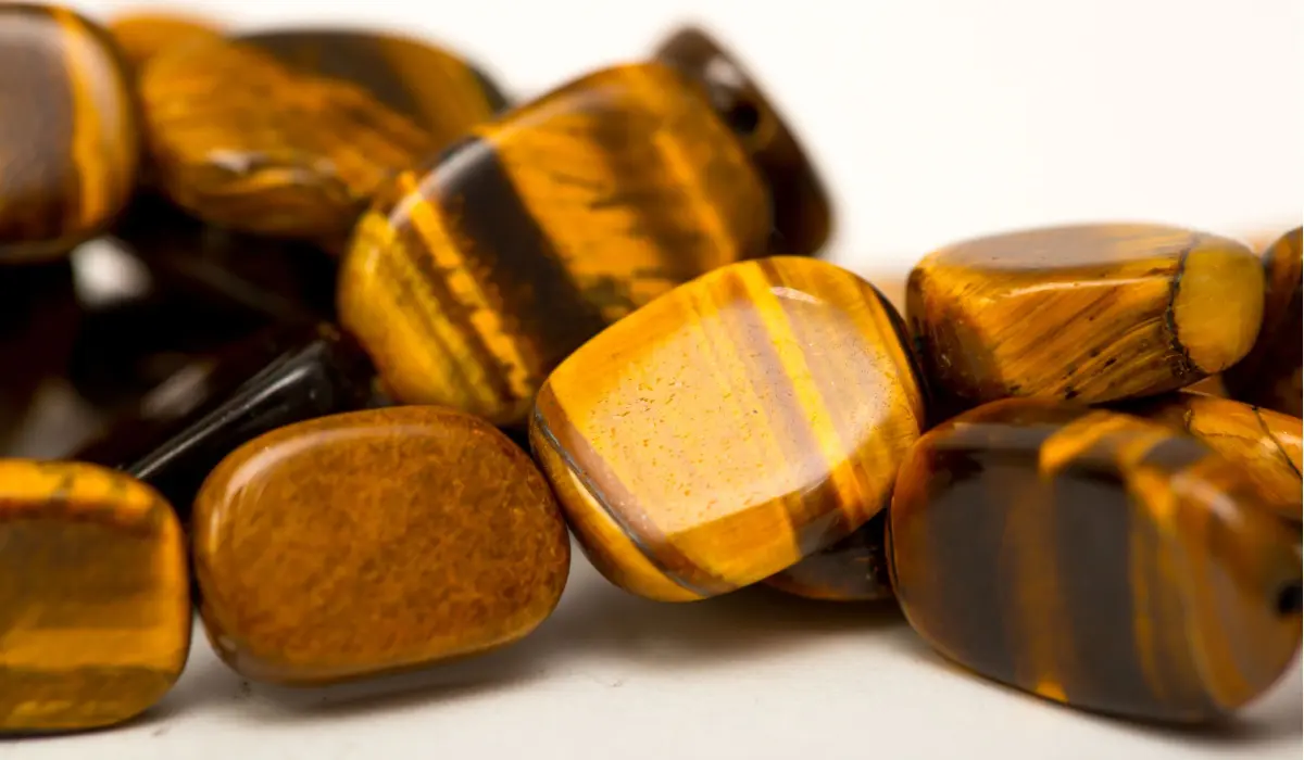 タイガーアイ（タイガーズアイ）はどんな宝石？色や種類、意味、石言葉