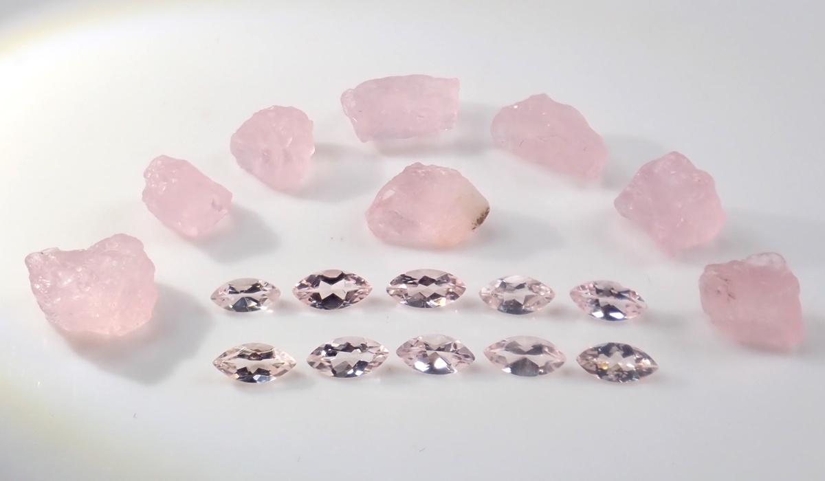 モルガナイト　ルース　原石