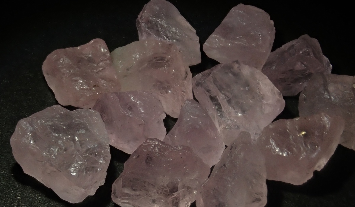 モルガナイト　原石